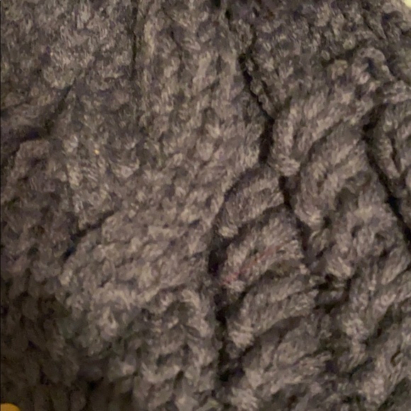 ❤️ SALE Cable knit UGG beanie with Pom Pom! 2 pack - Picture 4 of 6